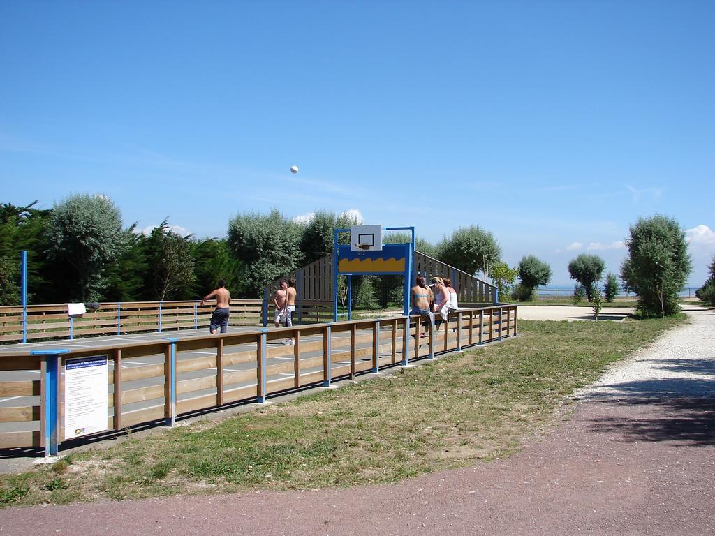 Camping Phare Ouest Saint-Denis-dʼOléron Екстериор снимка