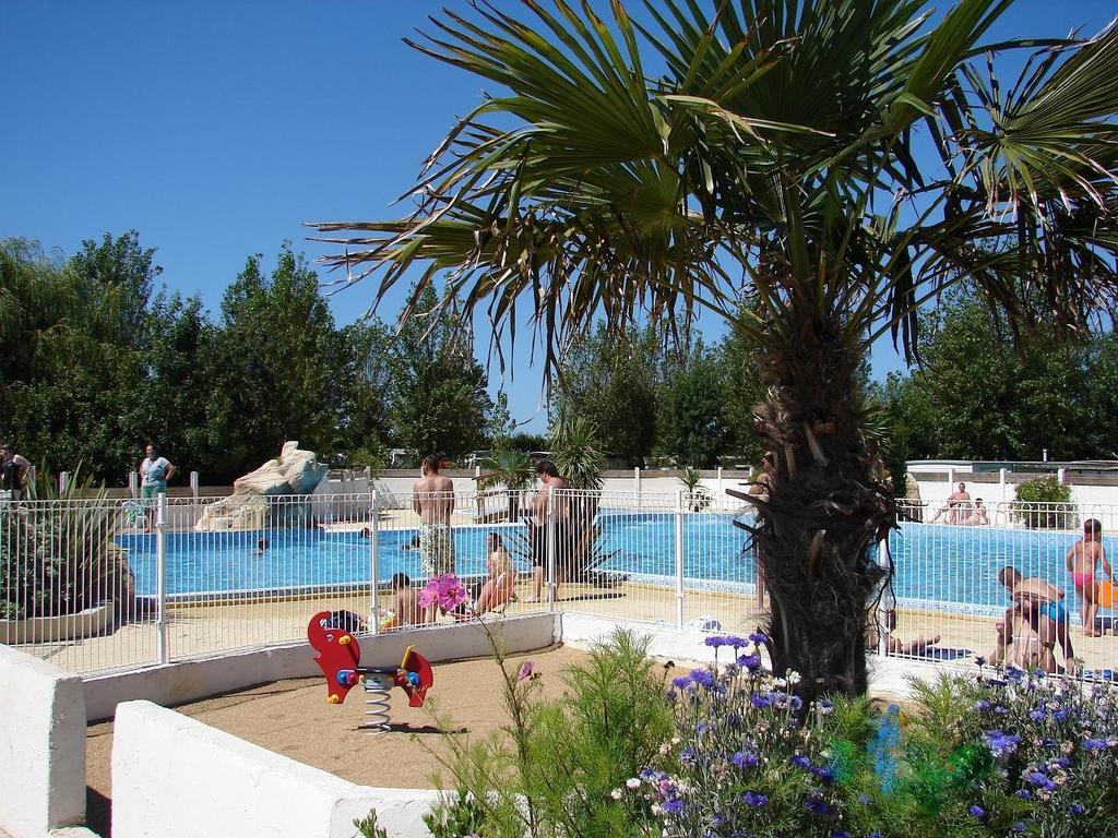 Camping Phare Ouest Saint-Denis-dʼOléron Екстериор снимка