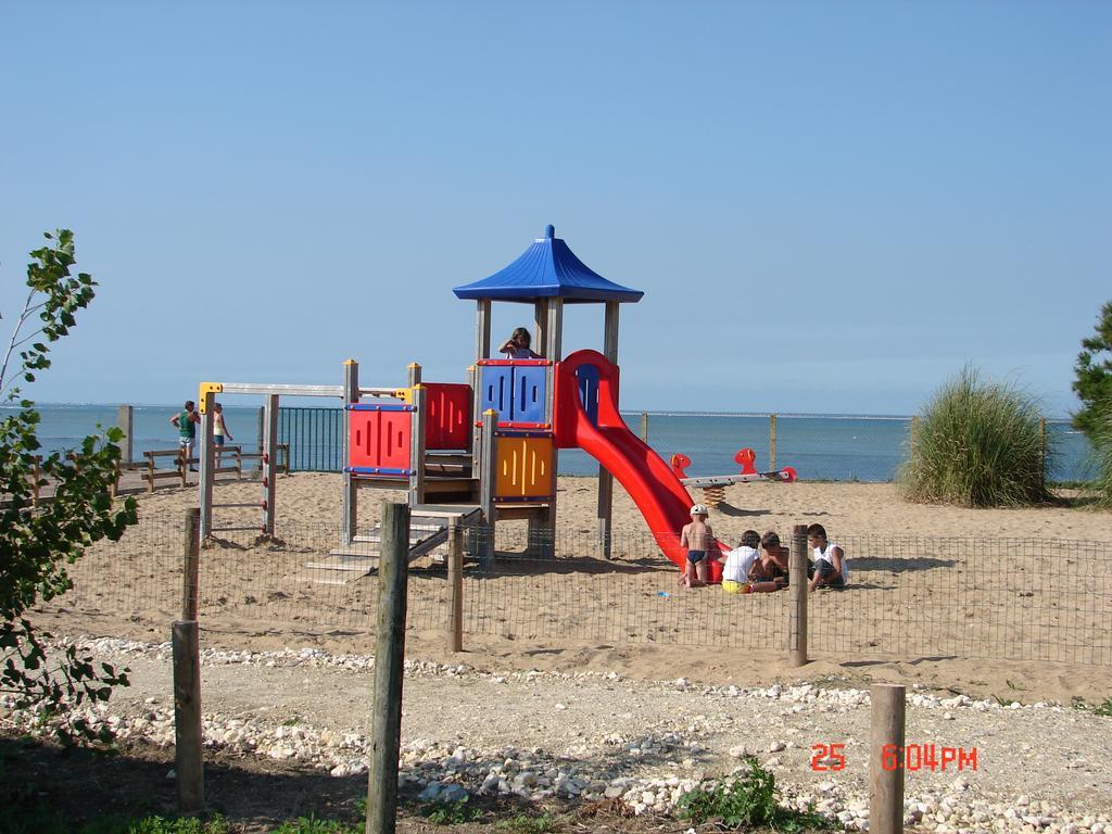 Camping Phare Ouest Saint-Denis-dʼOléron Екстериор снимка