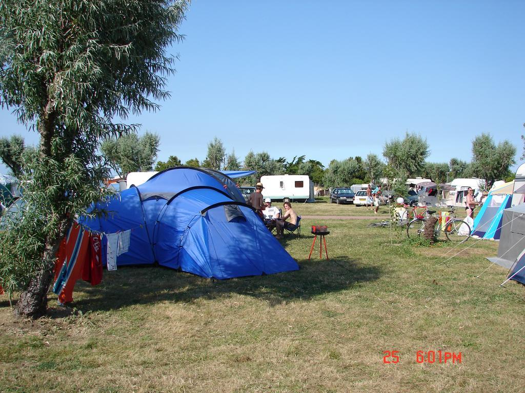 Camping Phare Ouest Saint-Denis-dʼOléron Екстериор снимка